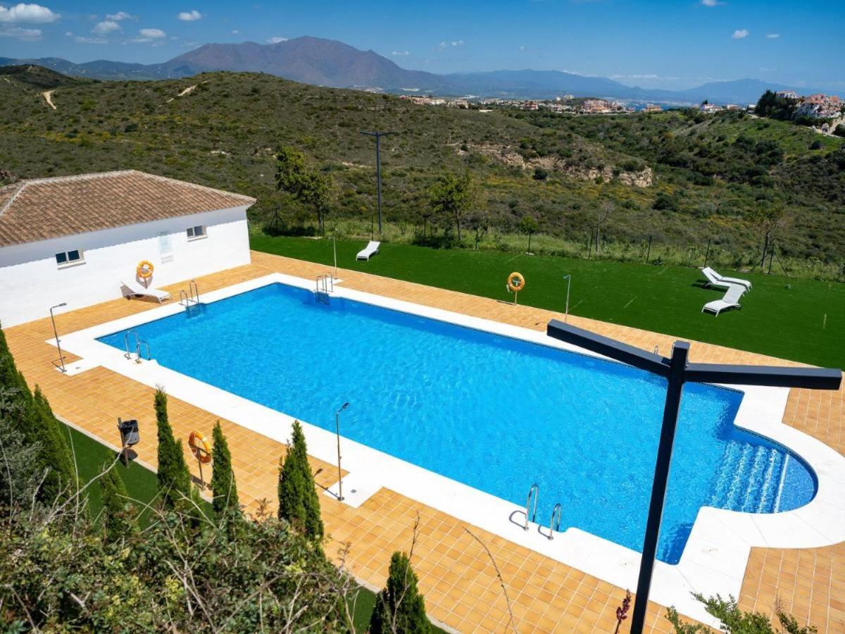 Small Oasis Nelson Mandela Apartment With Sea View, Two Bedrooms, Parking, Terrace And Pool Manilva Kültér fotó