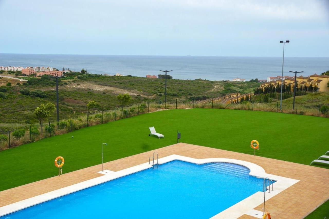 Small Oasis Nelson Mandela Apartment With Sea View, Two Bedrooms, Parking, Terrace And Pool Manilva Kültér fotó