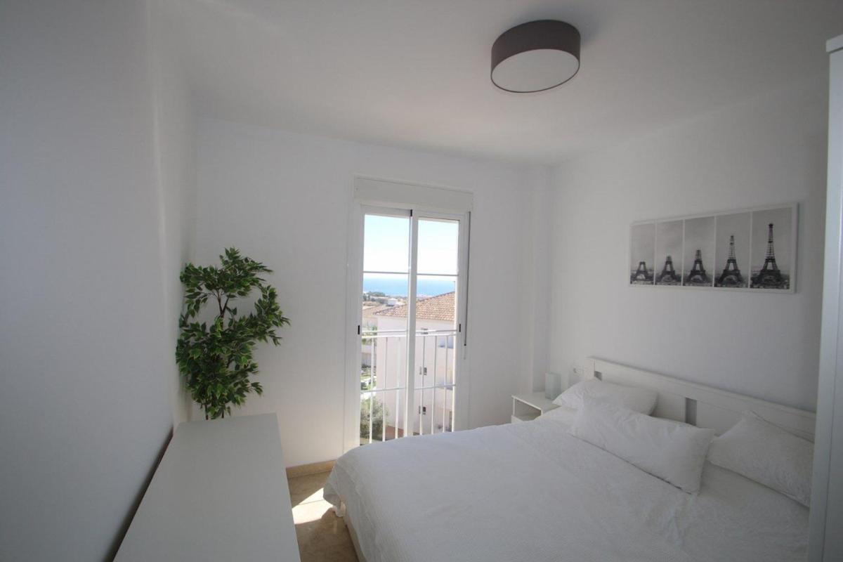 Small Oasis Nelson Mandela Apartment With Sea View, Two Bedrooms, Parking, Terrace And Pool Manilva Kültér fotó