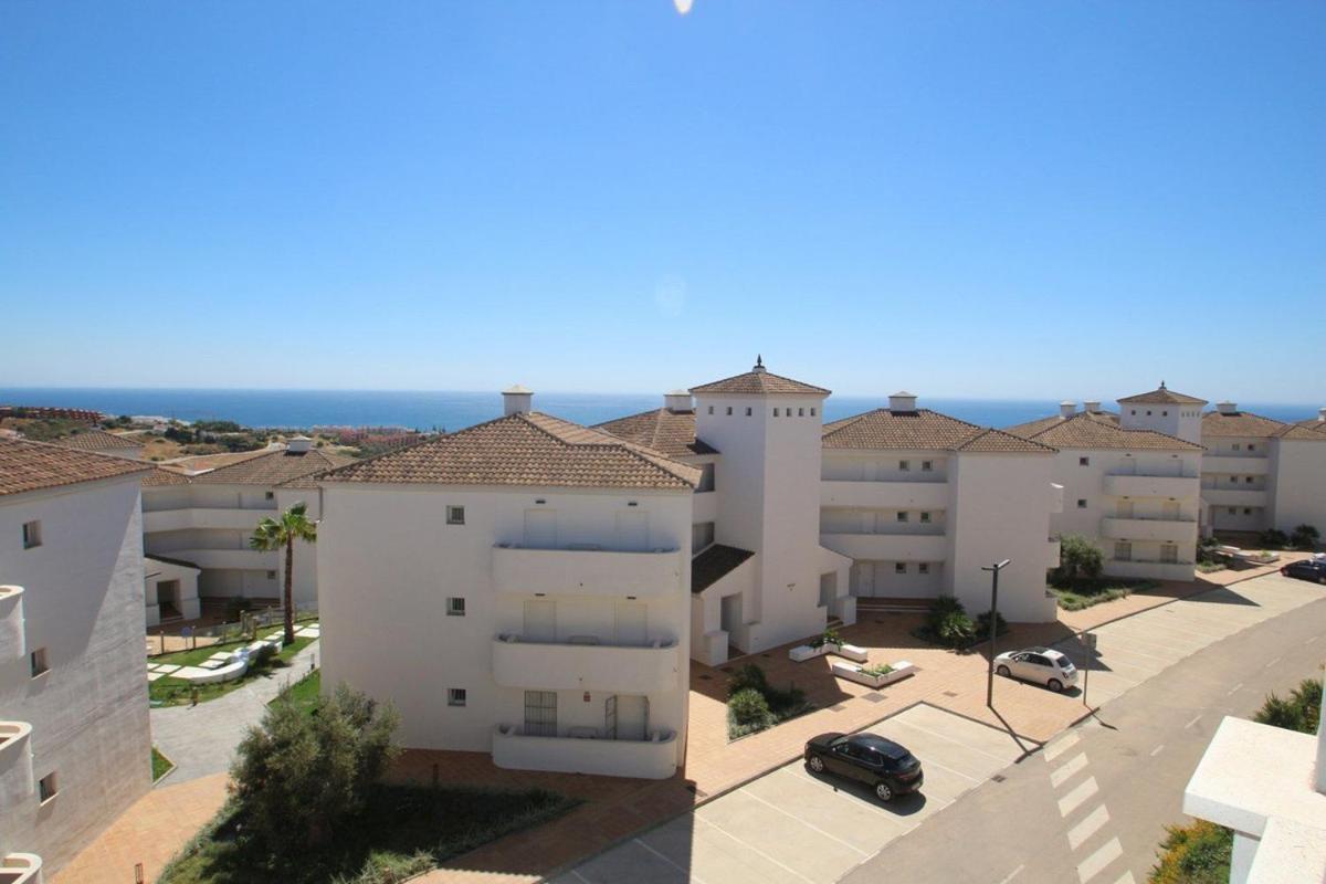 Small Oasis Nelson Mandela Apartment With Sea View, Two Bedrooms, Parking, Terrace And Pool Manilva Kültér fotó