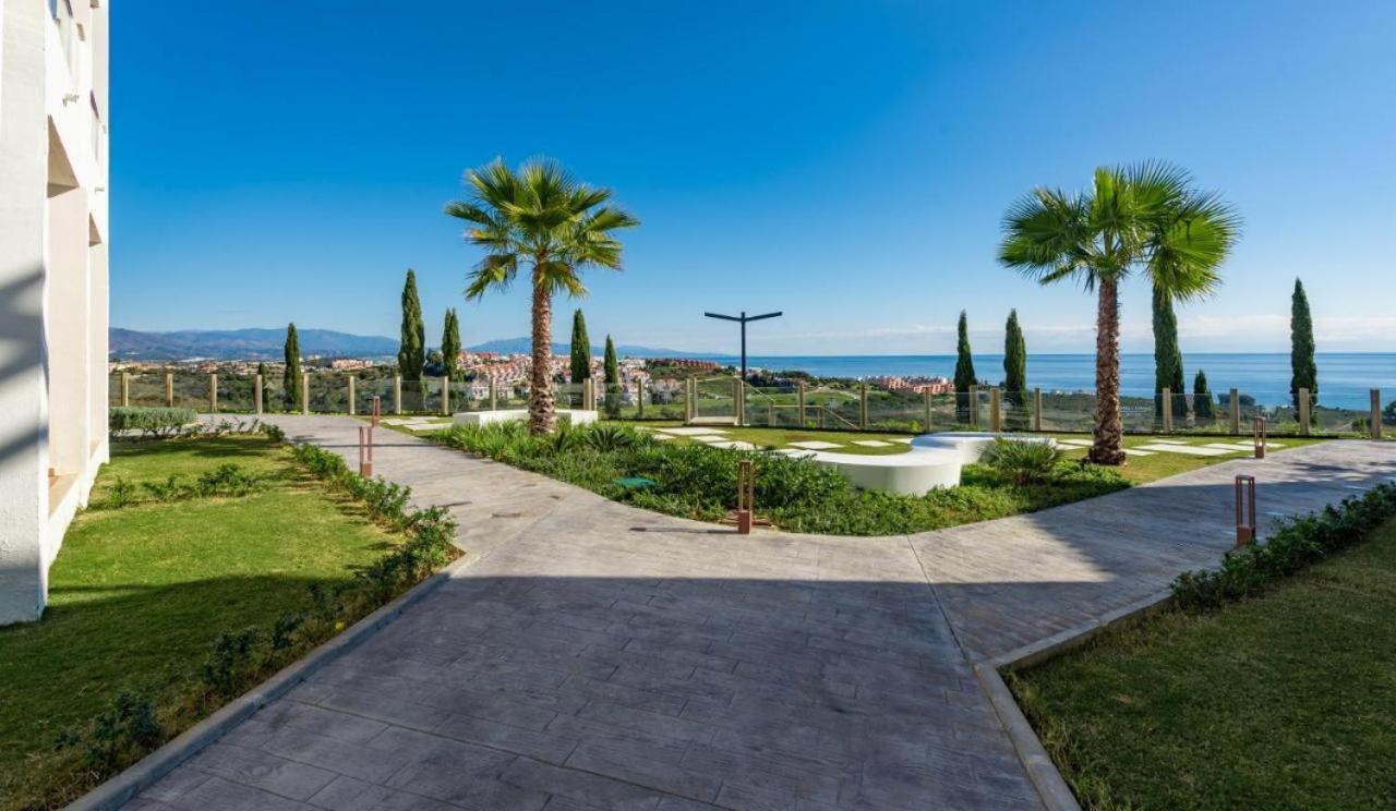 Small Oasis Nelson Mandela Apartment With Sea View, Two Bedrooms, Parking, Terrace And Pool Manilva Kültér fotó
